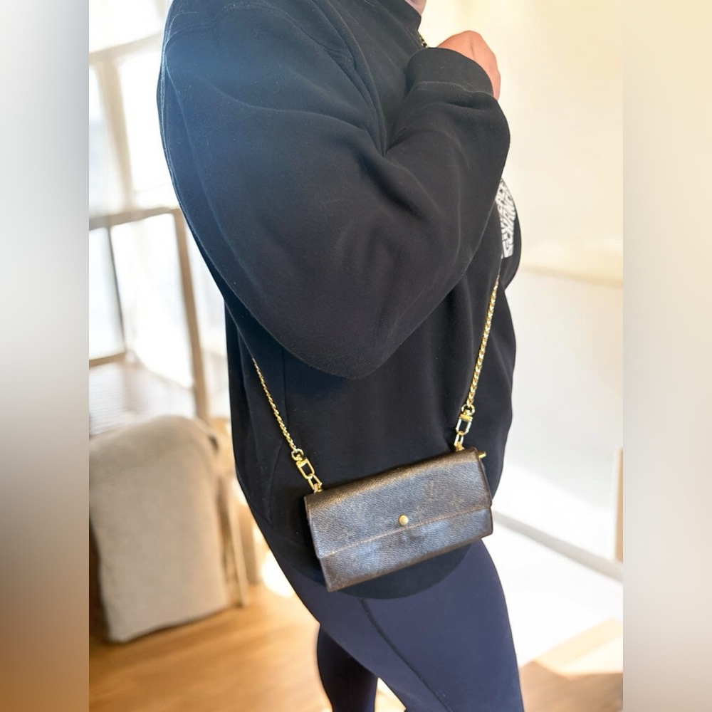 Louis Vuitton Vintage Monogram Sarah Wallet With Crossbody Chain With COA - Picture 3 of 16